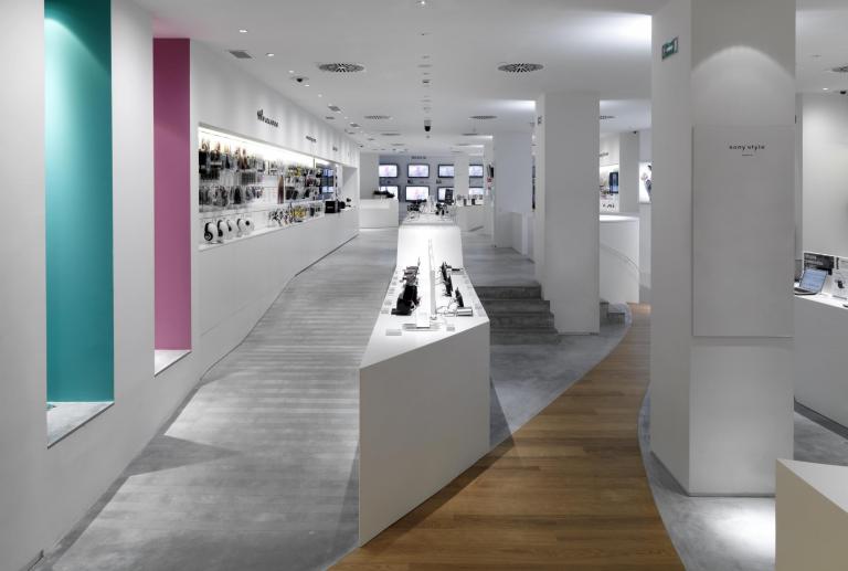 Proyecto de ineriorismo comercial en tienda Sony Style, Madrid