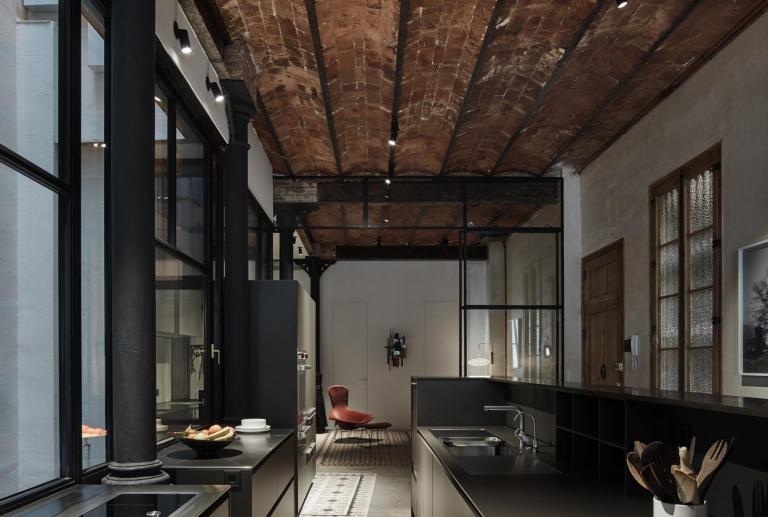 Arquitectura interior de un loft en Ciutat Vella by estudio vilablanch