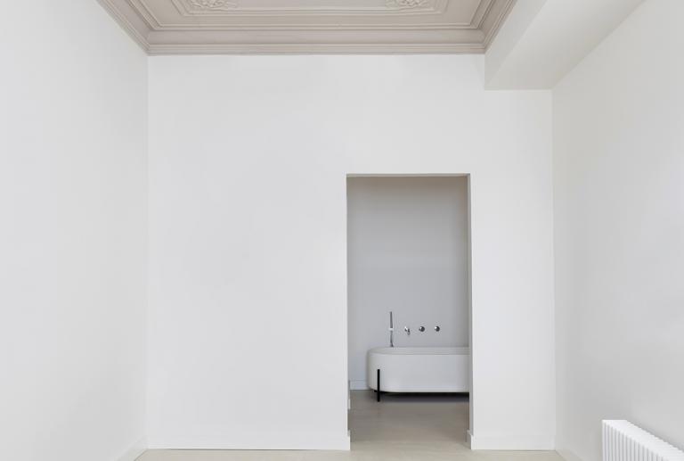 Reforma honesta, minimalista y serena by vilablanch